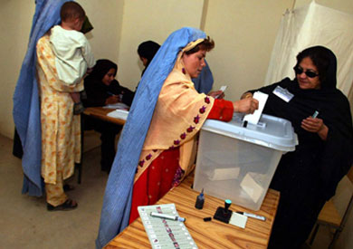 مرشح رئاسي للانتخابات الأفغانية يهدد برفض النتائج